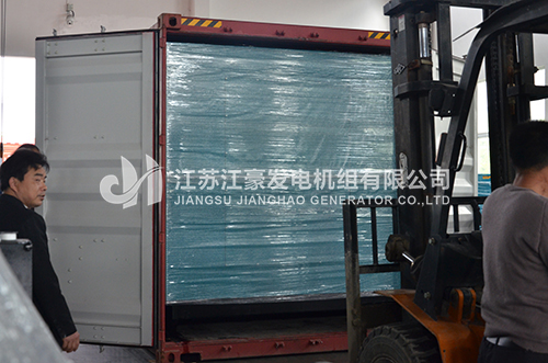 兩臺800KVA、一臺50KVA康明斯配恒聲低噪音發(fā)電機組出口